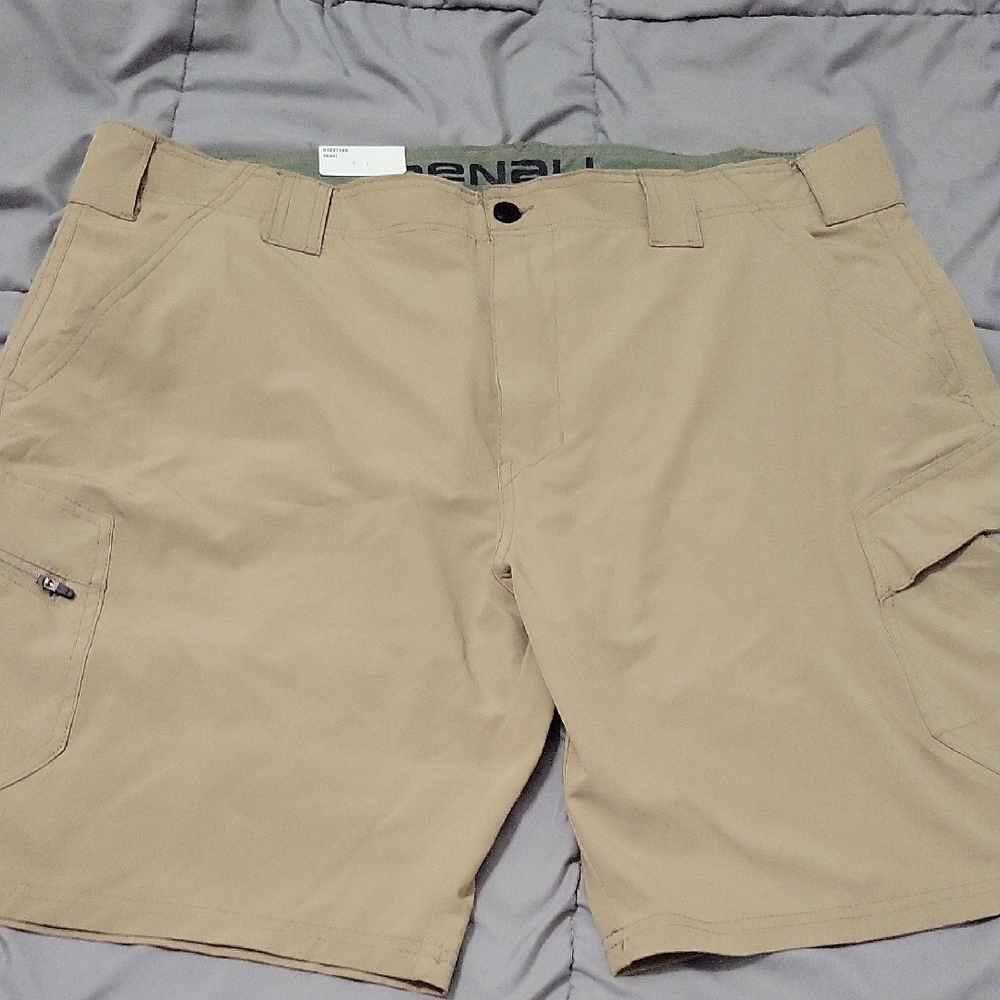 Denali Men's Cargo Shorts in Tan